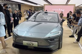 Toyota bZ7 – sedan điện cỡ S-Class, động cơ Huawei chạy 700km/sạc