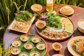 Người Hà Nội “foodtour tại chỗ”, nghỉ lễ 2/9 vẫn thưởng thức đặc sản