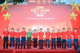 [GALLERY] Hàng nghìn người tham gia sự kiện đi bộ “Cùng Việt Nam tiến bước” 