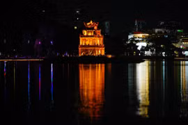 [GALLERY] Hồ Hoàn Kiếm rực rỡ bằng công nghệ ánh sáng dịp nghỉ lễ 2/9