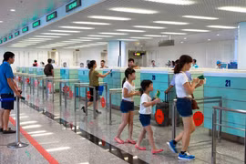 Nội Bài tách làn xuất nhập cảnh cho người Việt, đổi điểm đón taxi