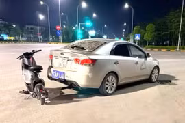 Xe đạp điện va chạm ô tô, nữ sinh tử vong tại chỗ trong vụ tai nạn giao thông