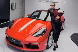 [GALLERY] Porsche 718 Boxster không dưới 5 tỷ đồng của siêu mẫu Thanh Hằng
