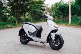 Xe máy điện Honda CUV e: “giá chát”, sạc pin như “cực hình”