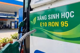 Ôtô, xe máy đang sử dụng có cần súc bình khi đổ xăng E10