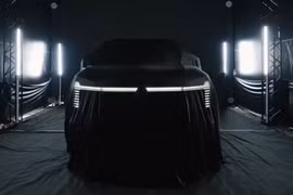 Mitsubishi bất ngờ hé lộ nội thất Pajero 2027 mới trước ngày ra mắt