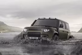 Lý do nào khiến siêu SUV Defender OCTA bị cắt gần 100 mã lực?
