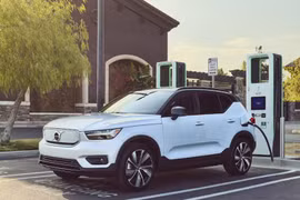 Triệu hồi 64.000 xe Volvo XC40 vì pin cao áp có nguy cơ cháy nổ