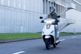 Xe máy điện Suzuki e-Access mở bán, dự đoán hơn 29 triệu đồng