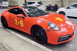Porsche 911 của đại gia Hà Nội "khoác áo" cờ đỏ sao vàng tuyệt đẹp