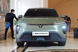 VinFast Limo Green giá 749 triệu đồng, chạy 450km/lần sạc