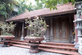 "Sửng sốt" ngôi nhà gỗ sưa được trả trăm tỷ chủ không bán