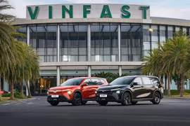 VinFast VF MPV 7 giá lăn bánh gây sốc, thấp hơn mức niêm yết