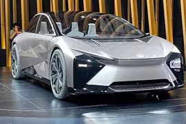 Lexus IS hạng sang sắp có bản thuần điện, chạy hơn 1.000km/sạc