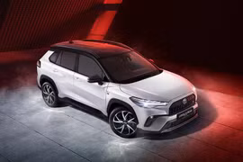 Cận cảnh Toyota Corolla Cross HEV GR Sport 2026 từ 980 triệu đồng