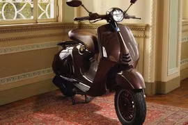 Cận cảnh Vespa 946 Horse 2026 giới hạn 888 chiếc cho năm Bính Ngọ