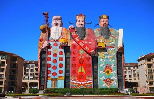 Những tòa nhà kỳ dị nhất thế giới, có nhà siêu mỏng ở VN