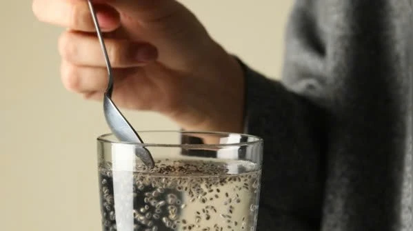 Uống hạt chia sai thời điểm có thể gây 5 tác dụng phụ bất ngờ