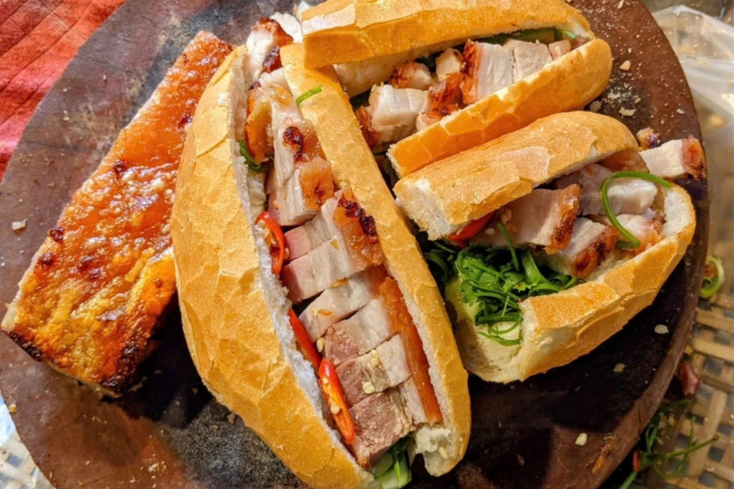 Bánh mì heo quay đứng đầu bảng xếp hạng món Việt ngon nhất