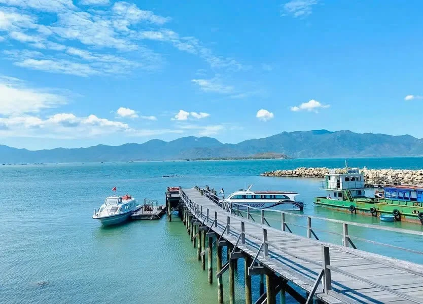 Vịnh Ninh Vân bất ngờ lọt top điểm đến lãng mạn châu Á