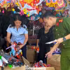 Tràn ngập đồ chơi Trung thu '3 không'