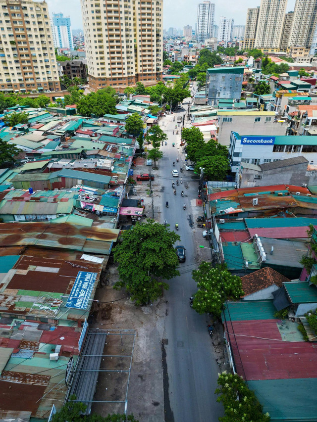 Trung tâm Phát triển quỹ đất quận Hoàng Mai (cũ) đã thông báo cho đơn vị tư vấn việc chấm dứt, thanh lý hợp đồng, đồng thời hoàn thiện thủ tục lựa chọn đơn vị đo đạc, lập bản đồ GPMB thực hiện khối lượng công việc còn lại. Theo UBND TP. Hà Nội, HĐND thành phố đã cho phép sử dụng 700 tỷ đồng từ nguồn kinh phí cải cách tiền lương kết dư để ứng trước cho triển khai công tác GPMB dự án. Dự kiến, dự án sẽ hoàn thành trong năm 2027. Trung tâm Phát triển quỹ đất quận Hoàng Mai (cũ) đã thông báo cho đơn vị tư vấn việc chấm dứt, thanh lý hợp đồng, đồng thời hoàn thiện thủ tục lựa chọn đơn vị đo đạc, lập bản đồ GPMB thực hiện khối lượng công việc còn lại. Theo UBND TP. Hà Nội, HĐND thành phố đã cho phép sử dụng 700 tỷ đồng từ nguồn kinh phí cải cách tiền lương kết dư để ứng trước cho triển khai công tác GPMB dự án. Dự kiến, dự án sẽ hoàn thành trong năm 2027.