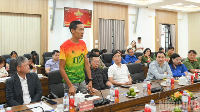 Ông Đỗ Ngọc Dương, Chủ tịch câu lạc bộ Công viên Thống Nhất chia sẻ tại buổi họp báo. (Ảnh: THẾ ĐẠI) Ông Đỗ Ngọc Dương, Chủ tịch câu lạc bộ Công viên Thống Nhất chia sẻ tại buổi họp báo. (Ảnh: THẾ ĐẠI)