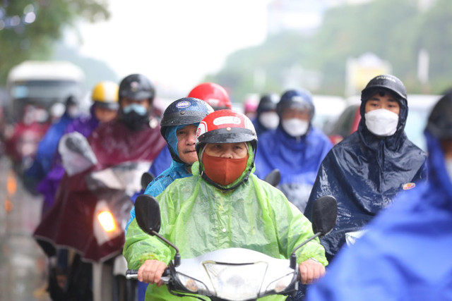 Hầu hết các khu vực trên cả nước sẽ đón mưa dông rải rác trong chiều tối nay (13/8). Hầu hết các khu vực trên cả nước sẽ đón mưa dông rải rác trong chiều tối nay (13/8).