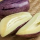 Dưa “cà tím” gây sốt, giá tới 160.000 đồng/kg vẫn cháy hàng