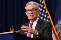 FED quyết không hạ lãi, chứng khoán đỏ lửa, lạm phát thuế nhập khẩu tăng