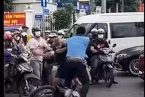 Nam thanh niên đánh ông lão giữa trung tâm TP.HCM gây phẫn nộ 