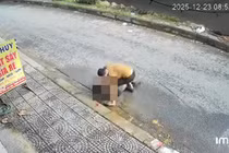 Chồng cầm dao đâm vợ nguy kịch vì mâu thuẫn trên đường