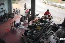 Ôm cua mất lái, xe máy đâm gục người đàn ông đứng trước tiệm sửa xe