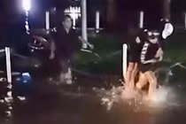 Hai trẻ em bị điện giật tử vong khi triều cường lên cao 