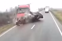 Bảy cổ động viên thiệt mạng vì tai nạn giao thông kinh hoàng trên cao tốc