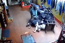 Phẫn nộ hai người hành hung, dọa giết một thai phụ và một người bế con nhỏ