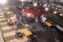 Xe hơi 'đâm thủng' vào cửa hàng lẩu, trúng nhiều thực khách 