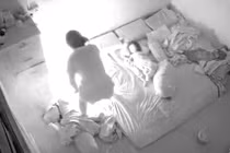 Pin dự phòng phát nổ, bốc cháy trong phòng ngủ có em bé 