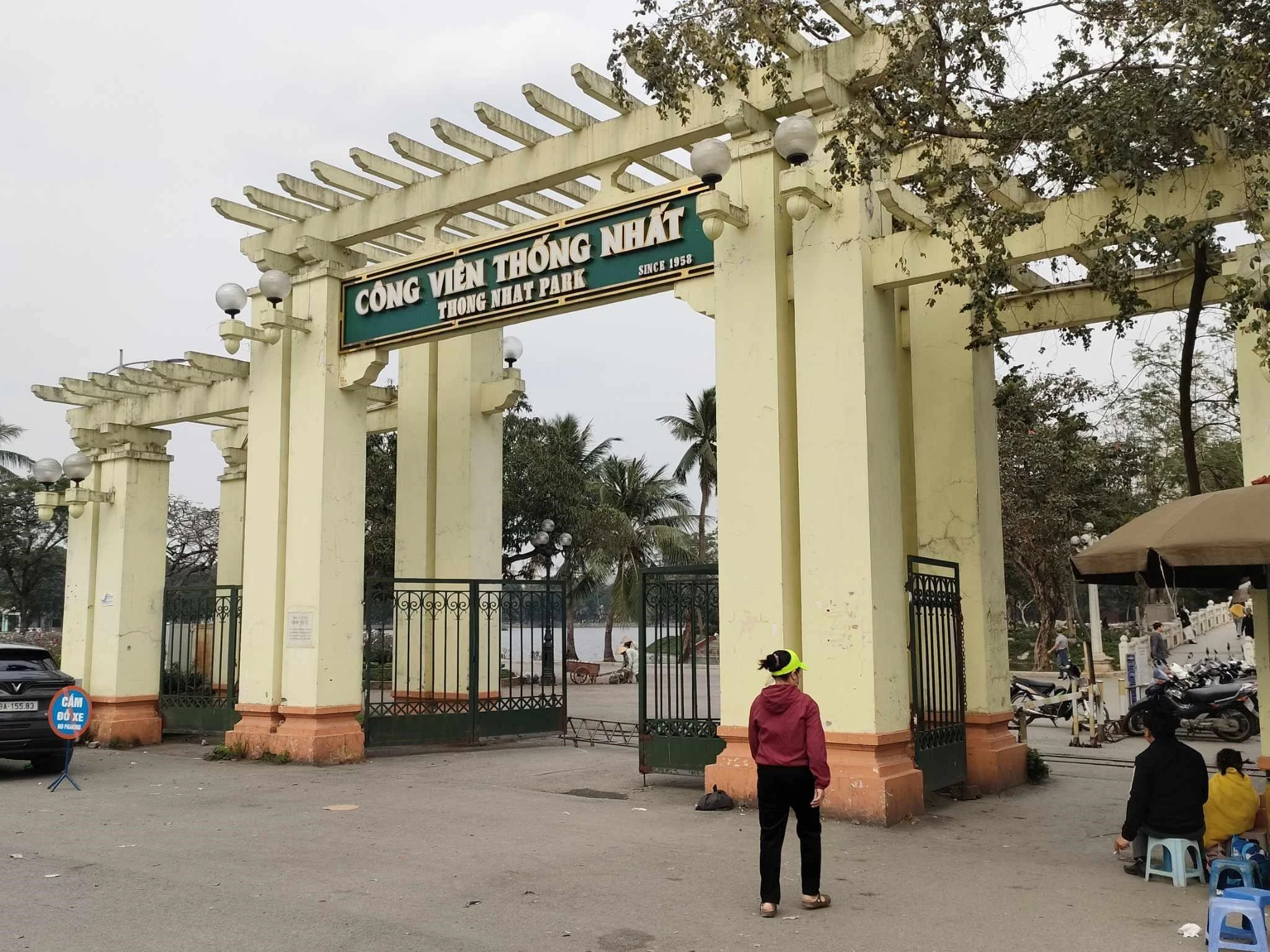 Hạ rào chắn, cải tạo vỉa hè Công viên Thống Nhất