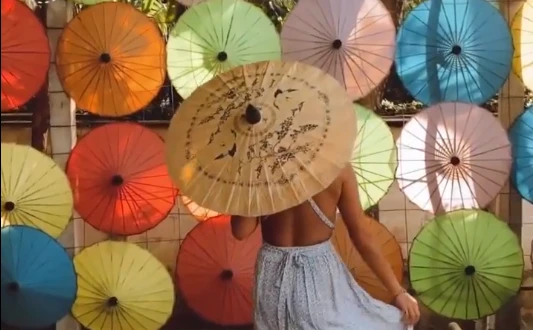 'Làng ô dù' đầy màu sắc nổi tiếng ở Thái Lan