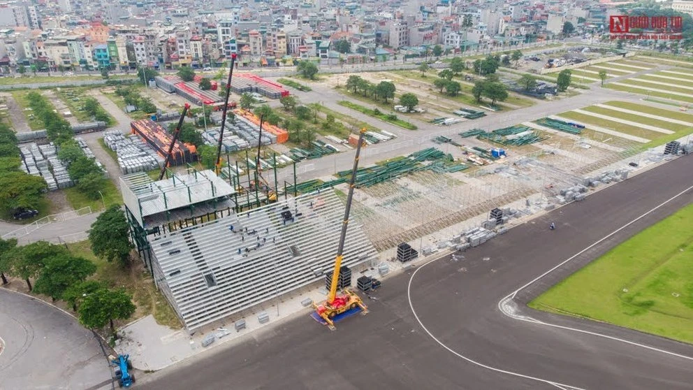 Công nhân gấp rút tháo dỡ các hạng mục trường đua F1