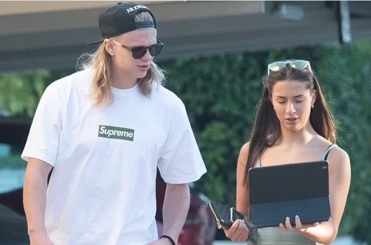 Erling Haaland tháp tùng bạn gái đi mua sắm ở London