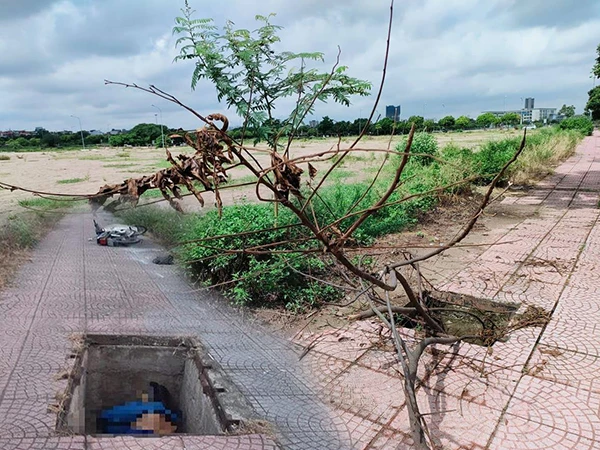 Nhan nhản bẫy chết người trên đường nạn nhân bị rơi xuống hố tử vong
