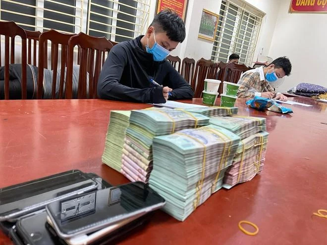 Đường dây đánh bạc nghìn tỷ ở Hà Nội được vận hành ra sao?