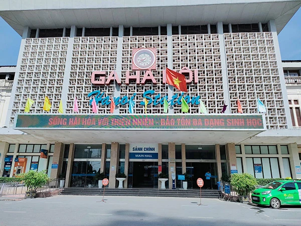 Dịch COVID-19: Bến xe, ga tàu ở Hà Nội vắng như “chùa Bà Đanh”