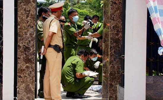 Nghi ngờ vợ ngoại tình, chồng xúi con trai gây tội ác kinh hoàng