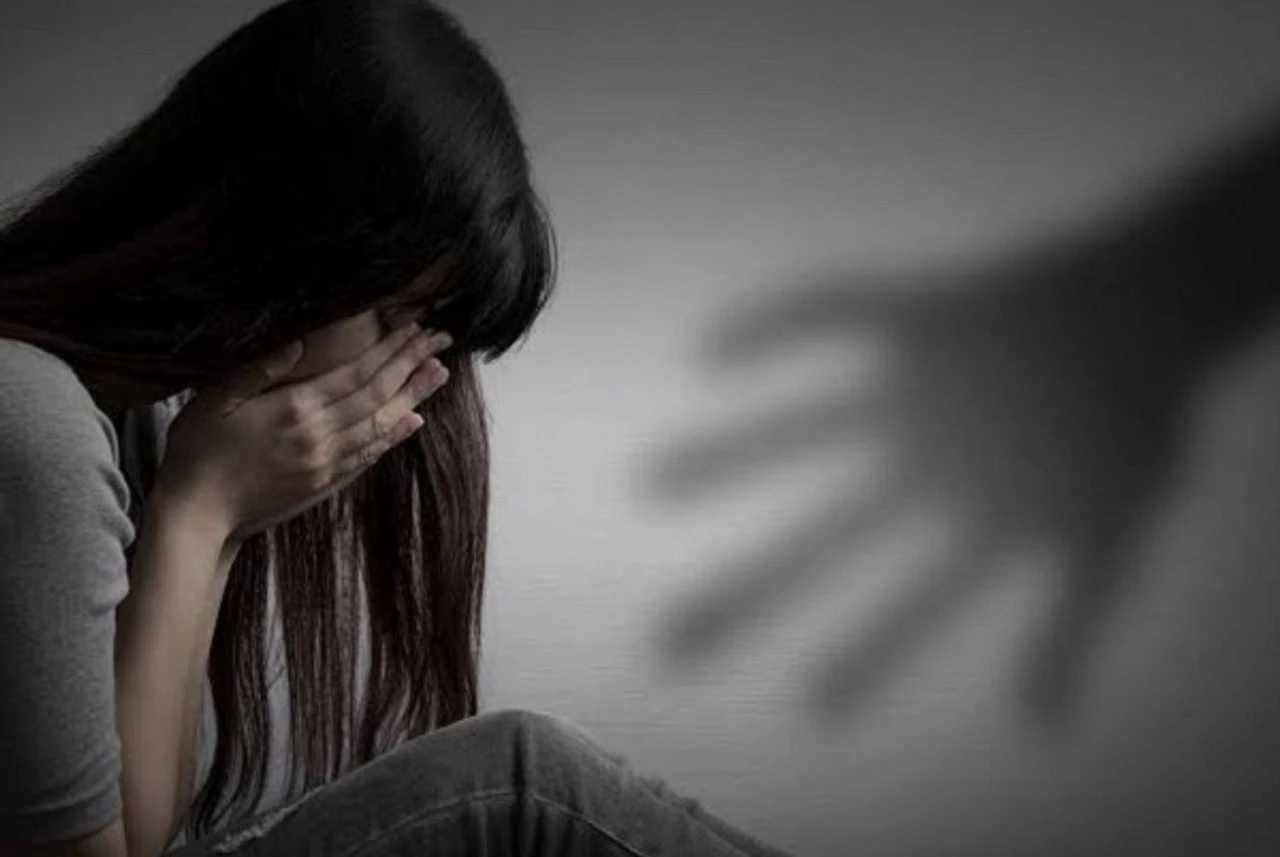 Cuộc gặp hãi hùng của cô gái với “yêu râu xanh” trên đồi vắng