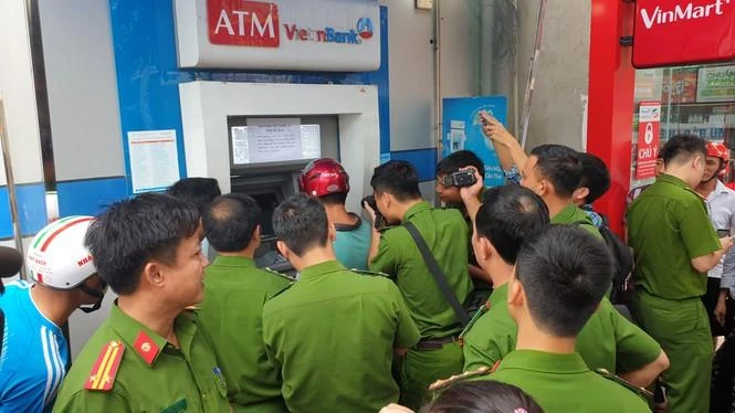 Đục, cắt cây ATM và những quái chiêu của kẻ trộm