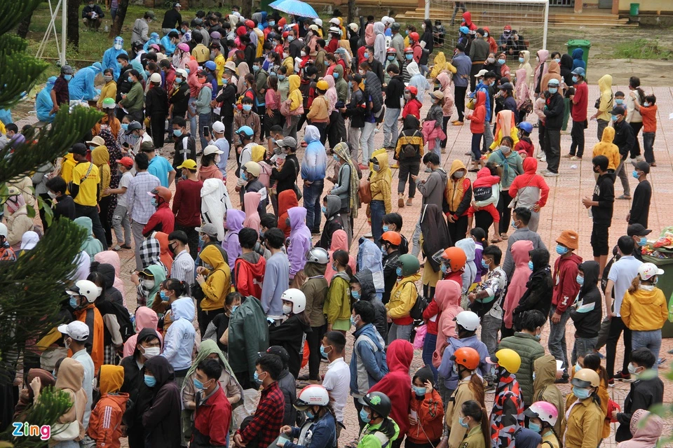 Chạy xe máy xuyên đêm, nhiều người kiệt sức khi đến Đắk Lắk