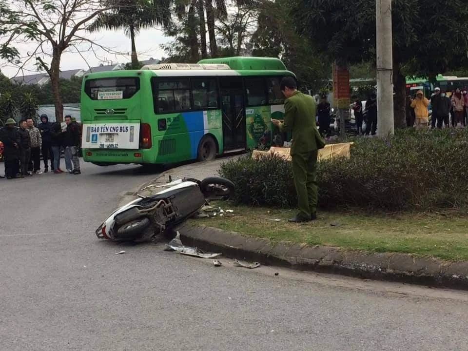 Va chạm với xe buýt, nam thanh niên đi xe máy tử vong tại chỗ